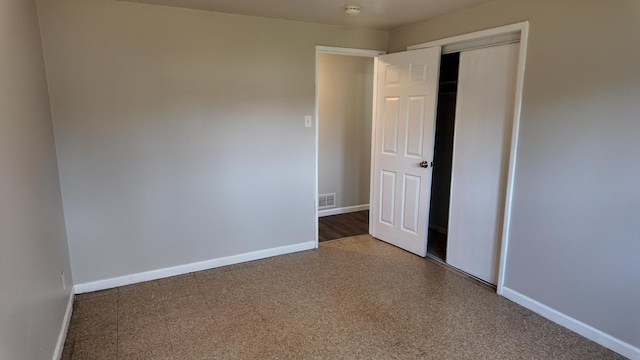 15965 Debbie Ln, South Holland, IL 60473 - empty room with baseboards and a smoke detector