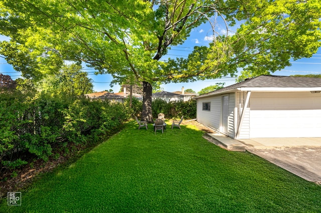 1166 S Highland Ave, Arlington Heights, IL 60005 - view of grassy yard featuring a detached garage and an outbuilding