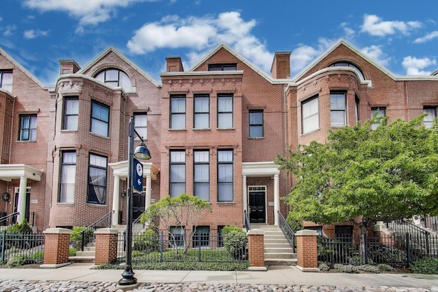 2013 Valor Ct, Glenview, IL 60026 - townhome / multi-family property featuring brick siding and a fenced front yard