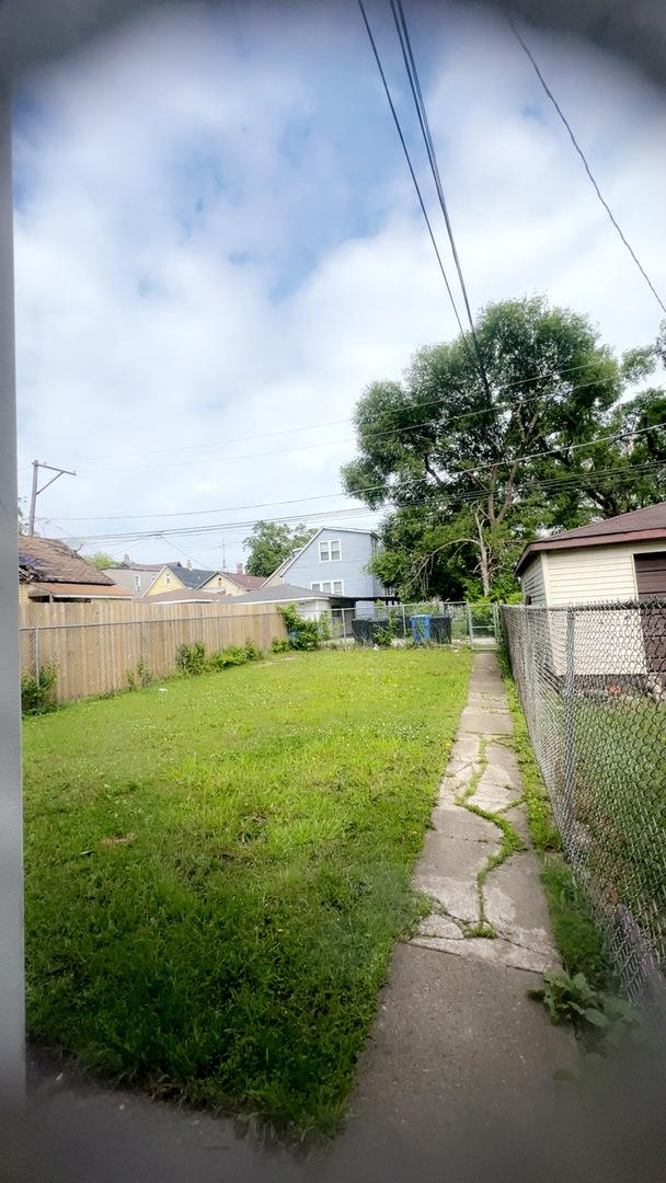 10643 S Calhoun Ave, Chicago, IL 60617 - view of yard