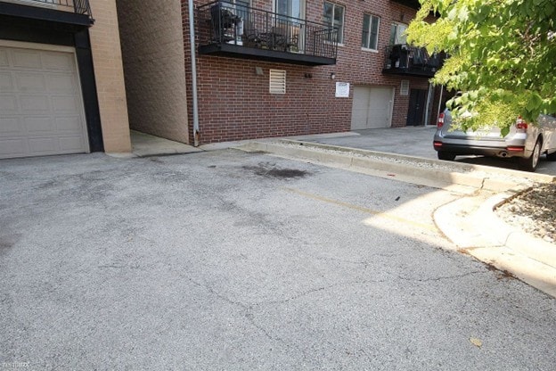 2612 W Diversey Ave Unit 101, Chicago, IL 60647 - view of garage