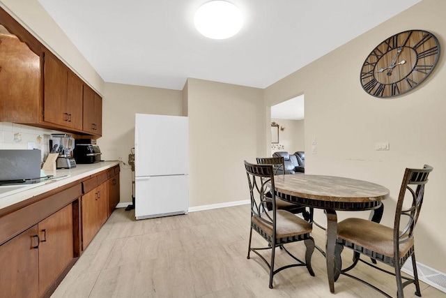 11400 S Ridgeland Ave, Worth, IL 60482 - dining area featuring baseboards