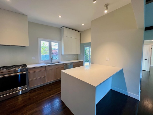 7841 W Argyle St, Norridge, IL 60706 - kitchen featuring stainless steel appliances, a sink, dark wood finished floors, light countertops, and a peninsula