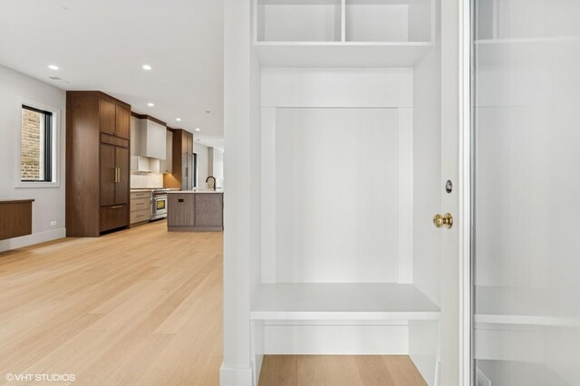 851 W Wolfram St Unit Ph, Chicago, IL 60657