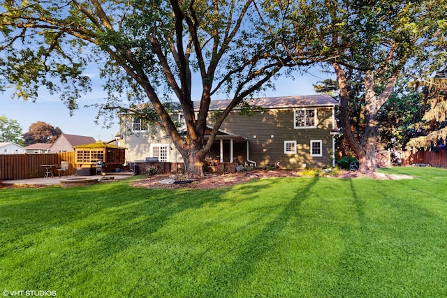 8N594 S Mclean Blvd, South Elgin, IL 60177 - rear view of house with a patio area