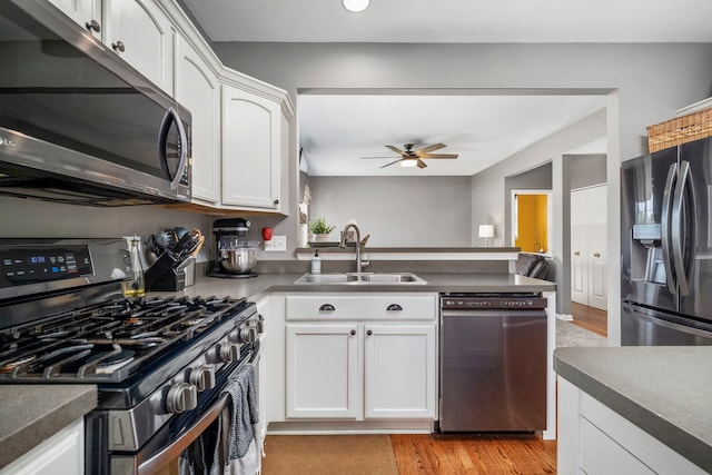 1014 Bayside Ln, Shorewood, IL 60404 - kitchen with appliances with stainless steel finishes, a sink, ceiling fan, light wood-type flooring, and recessed lighting