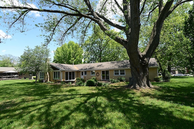 6N002 Laurel Dr, Medinah, IL 60157 - view of front of property with a front yard