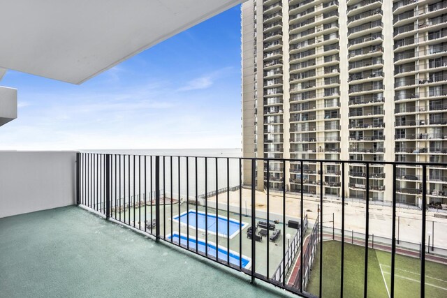 6033 N Sheridan Rd Unit 8E, Chicago, IL 60660 - balcony featuring view of pool