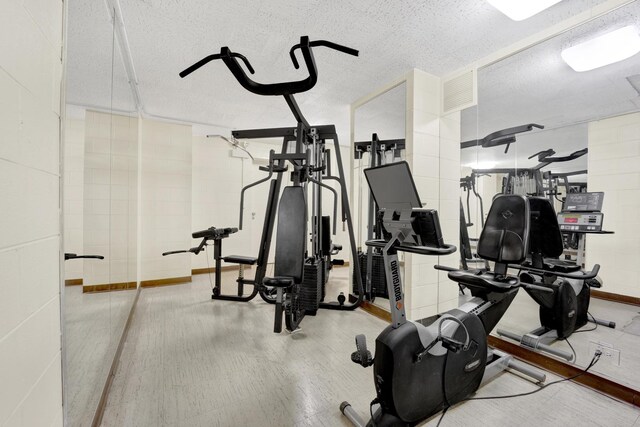 6033 N Sheridan Rd Unit 8E, Chicago, IL 60660 - workout area featuring a textured ceiling