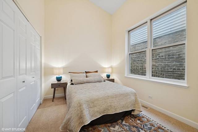 3721 N Sheffield Ave Unit B2, Chicago, IL 60613 - bedroom featuring carpet, baseboards, vaulted ceiling, and a closet