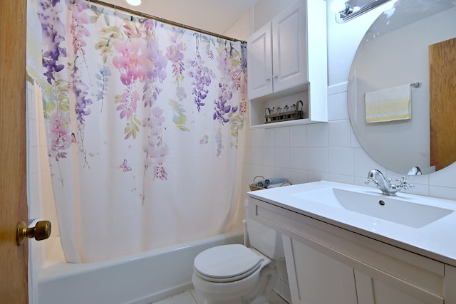 5816 N Nagle Ave Unit B, Chicago, IL 60646 - bathroom featuring tile walls, toilet, vanity, shower / bathtub combination with curtain, and tasteful backsplash