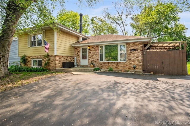 6416 W Rawson Bridge Rd W, Cary, IL 60013 - tri-level home with brick siding