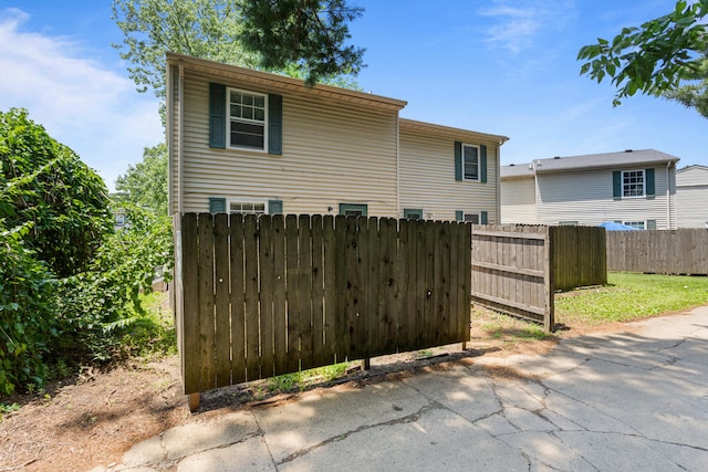 610 English Creek Ct Unit B, Champaign, IL 61821 - view of side of property