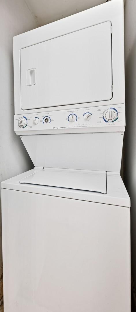 4606 S Lake Park Ave Unit 201N, Chicago, IL 60653 - laundry area with stacked washer / drying machine