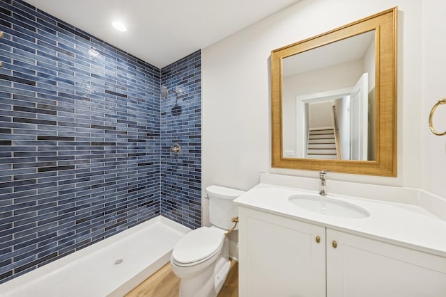 6202 Flagg Creek Ln, Western Springs, IL 60558 - full bath featuring toilet, tiled shower, vanity, and wood finished floors