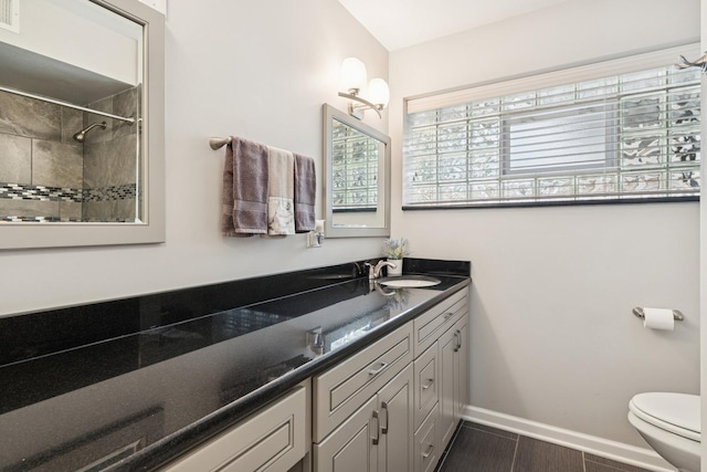 512 N Rose Ave, Park Ridge, IL 60068 - full bath featuring toilet, double vanity, a tile shower, and baseboards