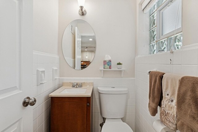 512 N Rose Ave, Park Ridge, IL 60068 - half bath with tile walls, vanity, wainscoting, and toilet