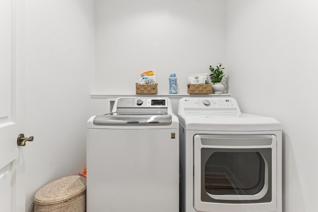 washroom with washing machine and clothes dryer