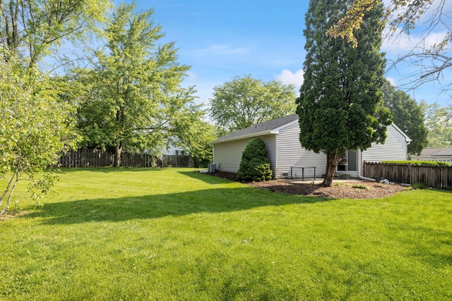 400 Bayview Ave, Naperville, IL 60565 - view of yard
