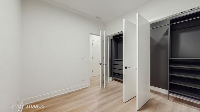 642 W Webster Ave Unit 1, Chicago, IL 60614 - unfurnished bedroom with light wood-type flooring and baseboards
