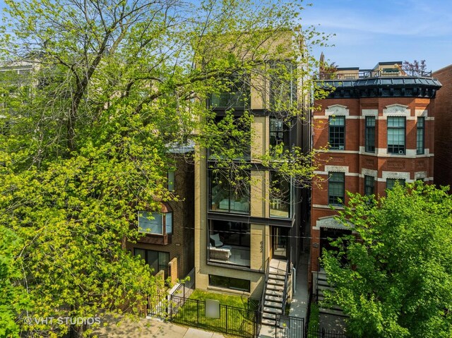 642 W Webster Ave Unit 1, Chicago, IL 60614 - view of property with a fenced front yard