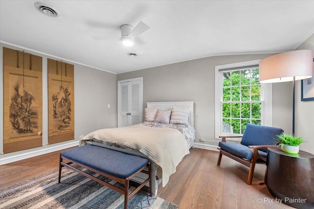 3 Woodley Mnr, Winnetka, IL 60093 - bedroom with wood finished floors, a closet, and a ceiling fan