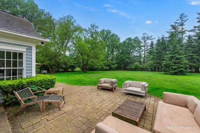 3 Woodley Mnr, Winnetka, IL 60093 - view of patio featuring an outdoor living space