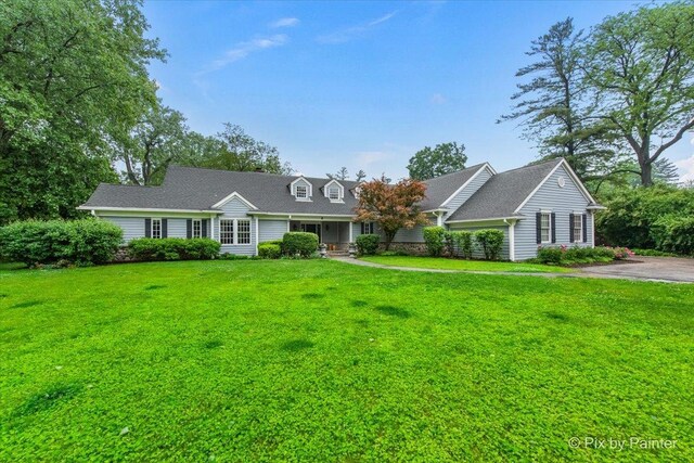 3 Woodley Mnr, Winnetka, IL 60093 - cape cod home with a front yard