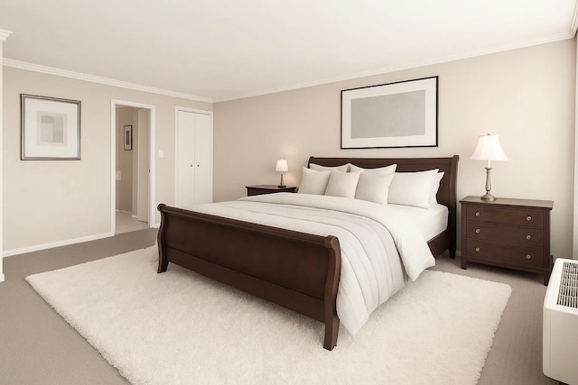 111 E Chestnut St Unit 39C, Chicago, IL 60611 - bedroom featuring light colored carpet, ornamental molding, baseboards, and a closet