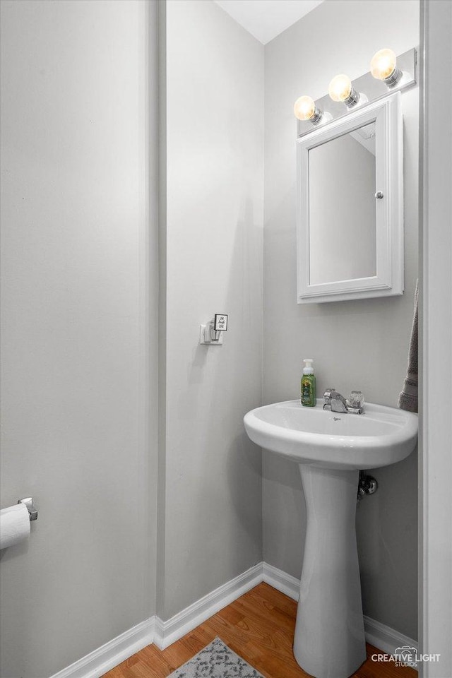616 Springbrook Trl N, Oswego, IL 60543 - bathroom featuring wood finished floors, baseboards, and a sink