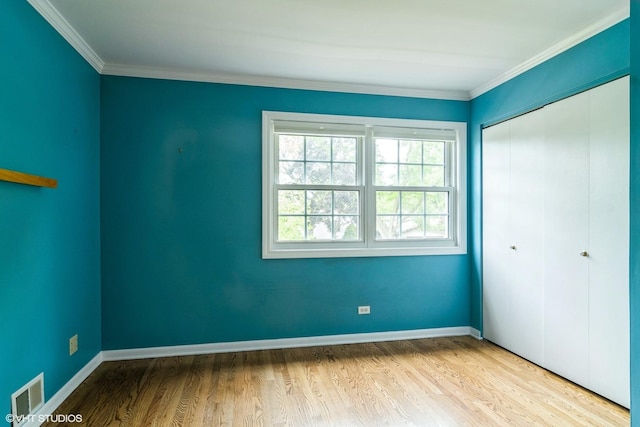 1921 E Peachtree Ln, Arlington Heights, IL 60004 - unfurnished bedroom with wood finished floors, a closet, ornamental molding, and baseboards