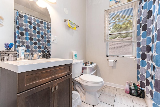 8453 S Colfax Ave, Chicago, IL 60617 - bathroom featuring vanity, toilet, baseboards, and a shower with curtain