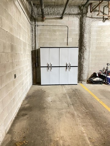 4150 N Kenmore Ave Unit 206, Chicago, IL 60613 - parking deck with concrete block wall