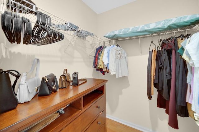 679 Prestwick Ln, Wheeling, IL 60090 - walk in closet featuring light wood finished floors