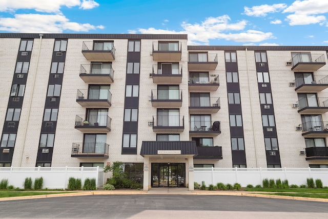 9737 N Fox Glen Dr Unit 5C, Niles, IL 60714 - view of apartment building / complex
