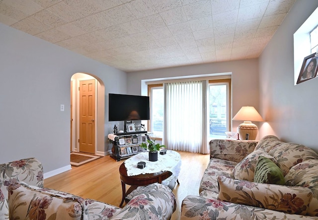 7513 W Isham Ave, Chicago, IL 60631 - living area featuring light wood-style flooring, arched walkways, and baseboards
