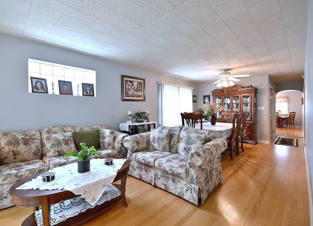 7513 W Isham Ave, Chicago, IL 60631 - living area featuring arched walkways, light wood finished floors, and a ceiling fan