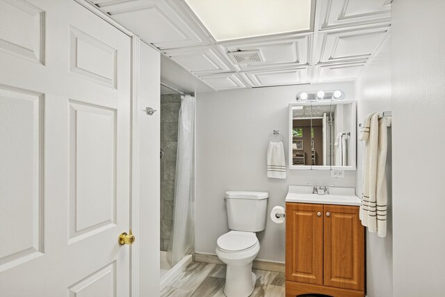 114 Washington St, Bloomingdale, IL 60108 - full bathroom with vanity, toilet, tiled shower, and baseboards