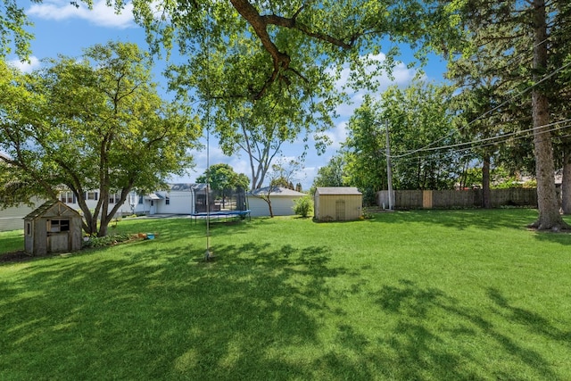 114 Washington St, Bloomingdale, IL 60108 - view of yard featuring a trampoline