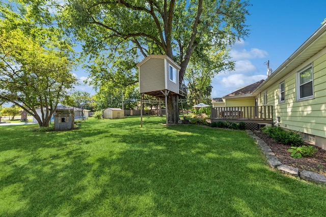 114 Washington St, Bloomingdale, IL 60108 - view of grassy yard with a wooden deck