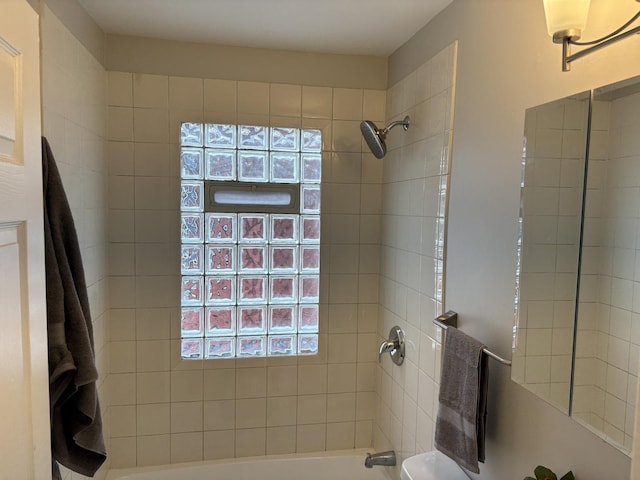 926 Park Ave, Winthrop Harbor, IL 60096 - bathroom with shower / bathtub combination and toilet
