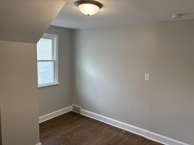 926 Park Ave, Winthrop Harbor, IL 60096 - empty room with a smoke detector, dark wood finished floors, and baseboards