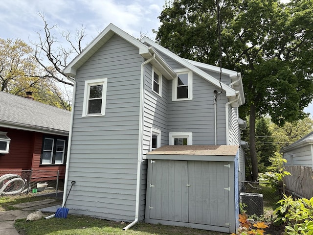 926 Park Ave, Winthrop Harbor, IL 60096 - view of rear view of property