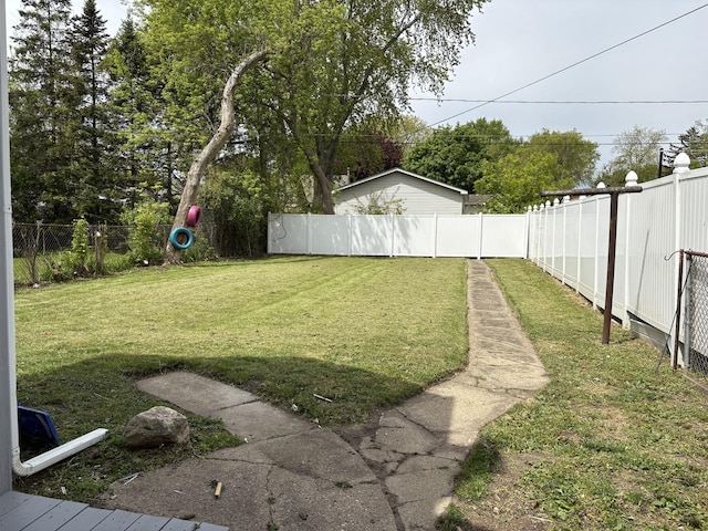 926 Park Ave, Winthrop Harbor, IL 60096 - view of yard
