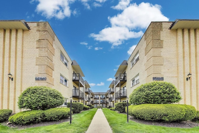6478 N NW Hwy Unit 1, Chicago, IL 60631 - view of property featuring a residential view