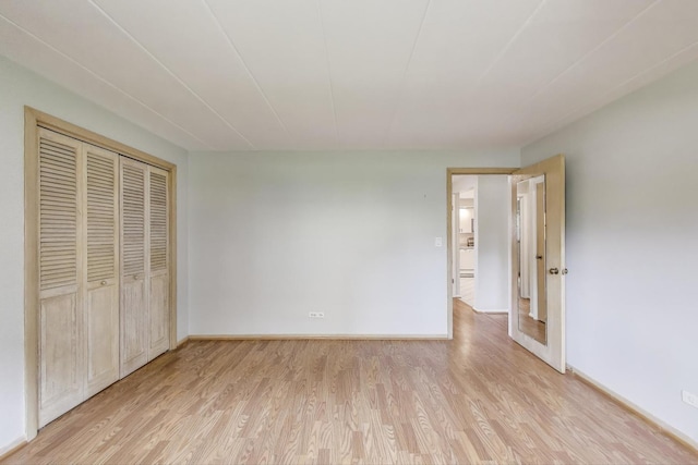 6478 N NW Hwy Unit 1, Chicago, IL 60631 - unfurnished bedroom with light wood-style floors, baseboards, and a closet