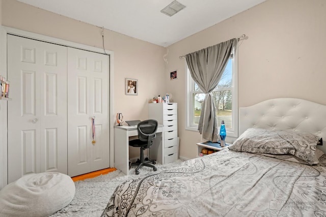 125 Seton Pl, Streamwood, IL 60107 - bedroom with a closet and an office area