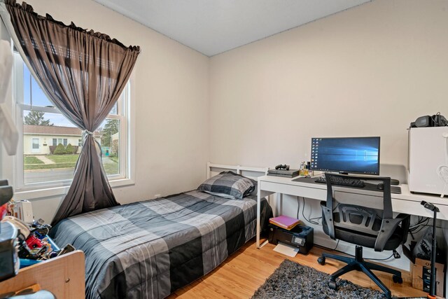 125 Seton Pl, Streamwood, IL 60107 - bedroom with wood finished floors and an office area