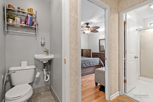 125 Seton Pl, Streamwood, IL 60107 - ensuite bathroom featuring a shower stall, toilet, baseboards, and ceiling fan