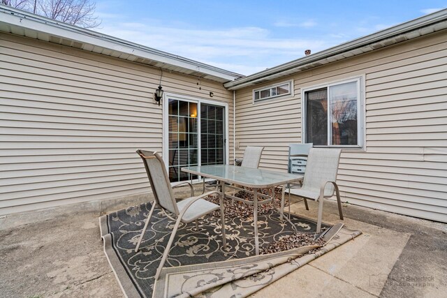125 Seton Pl, Streamwood, IL 60107 - view of patio featuring outdoor dining area